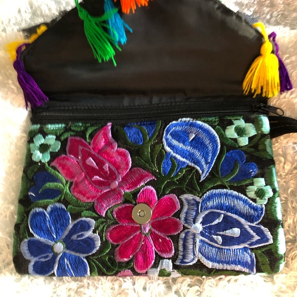 Floral oversize clutch bag 9 1/2” x 7” - Picture 5 of 7